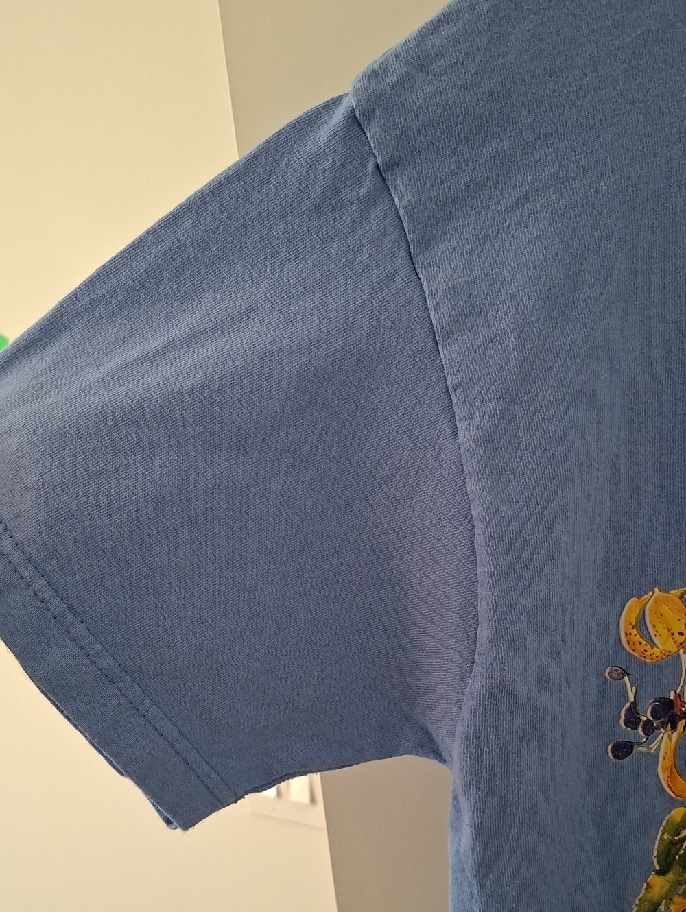 Blue 100% Cotton Vintage-inspired Floral Print Butchart Gardens T-shirt (Size M) - Picture 6 of 9